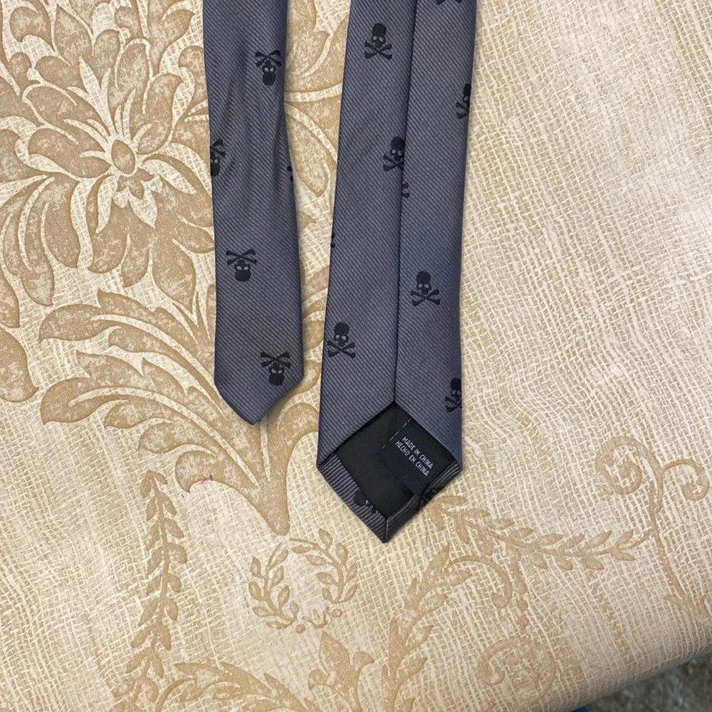 ☠️ Kids Skull & Crossbones Gray Skinny Tie